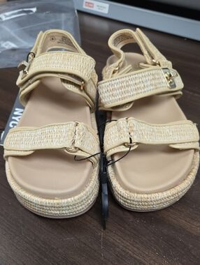 Madden NYC Size 8 Beige Woven Platform Sandal